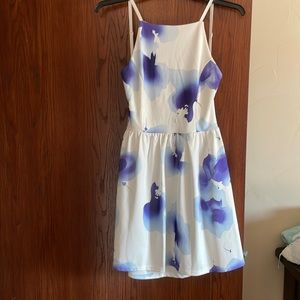 Super cute dress with adjustable straps and pockets
